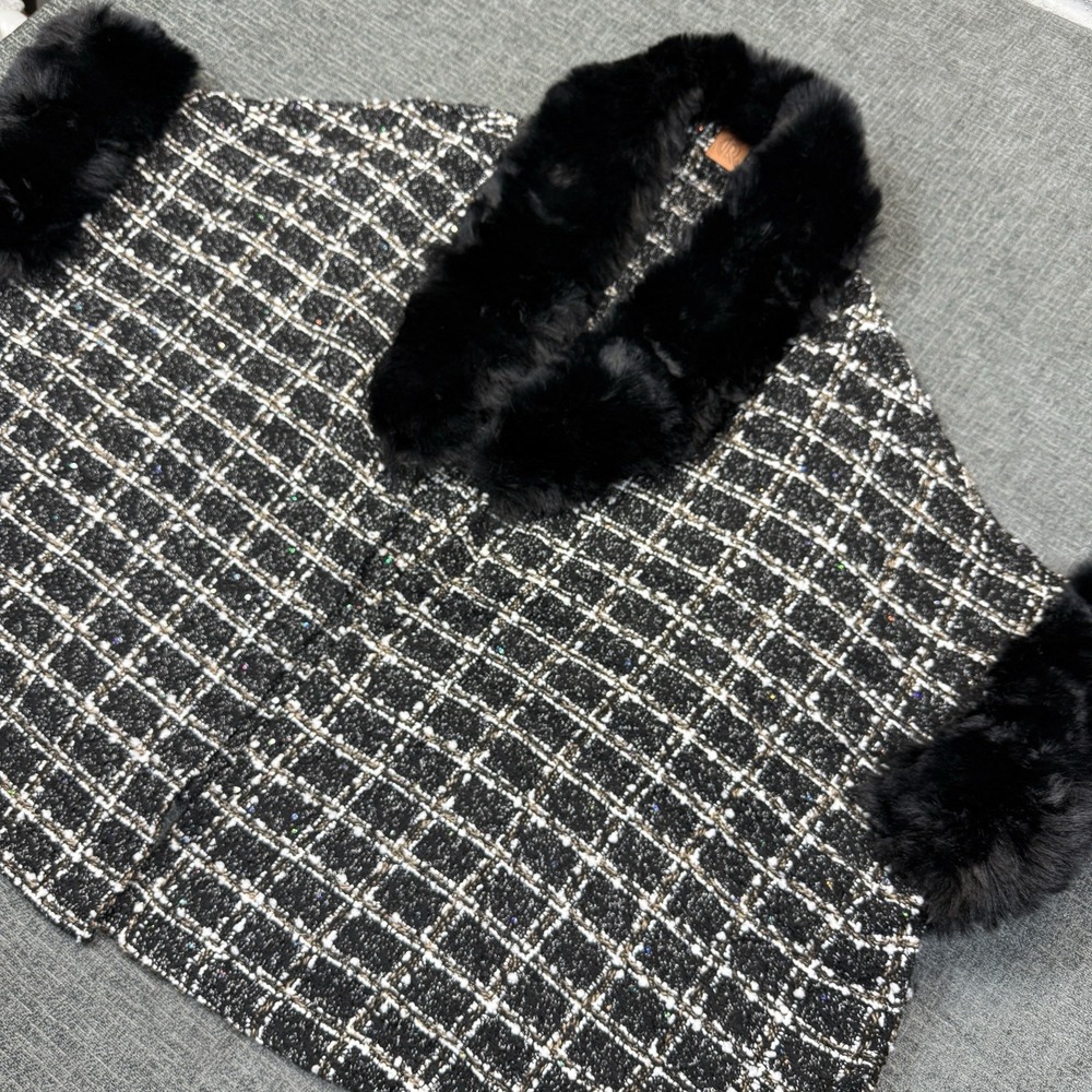 Shawl Wrap Women's Black White‎ Plaid Tweed Faux Fur Trim Fashion Apparel